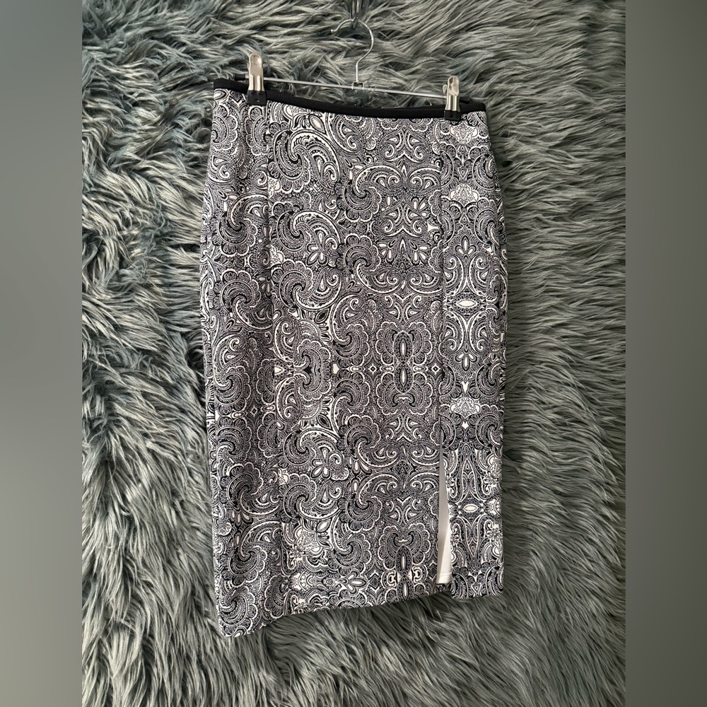 Express Patterned Skirt (Full Matching Set Available) - Size 2 | Color: Black